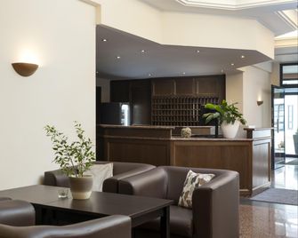 elaya hotel Klösterle Noerdlingen, Trademark by Wyndham - Nördlingen - Lobby