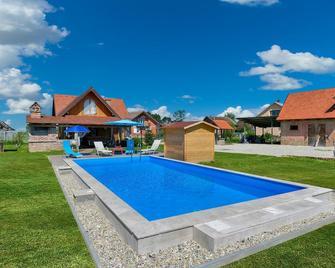 Two-Bedroom Holiday Home In Poljana - Vrbovec - Piscina
