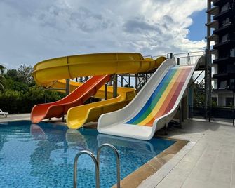 Mersin Panorama Otel - Erdemli - Piscina
