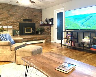Spacious 5-bedroom home in Fayetteville - Fayetteville - Huiskamer