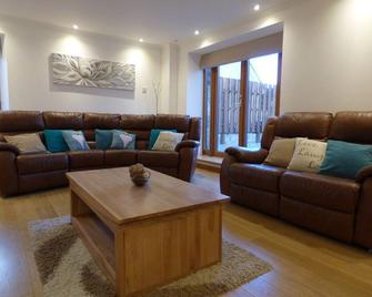 The Tillows Stylish Self Catering Accommodation In Aberdeenshire - Inverurie - Living room