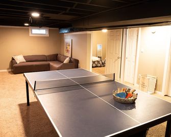 Airport getaway and fun in Beer City - Grand Rapids - Dining room