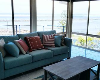 Pelicans Drift - Harrington - Living room