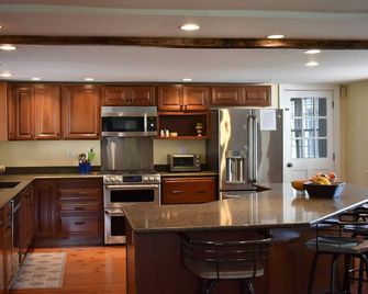 A Fun Farmhouse Near Ski Butternut - Great Barrington - Cozinha