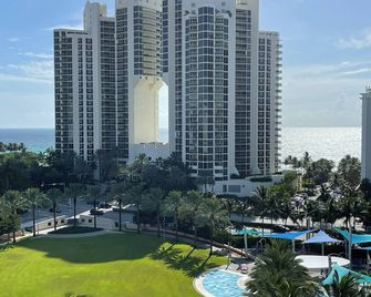 Amazing Ocean View! 10 floor Parking included - Sunny Isles Beach - Edifício