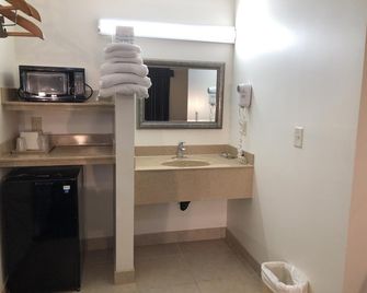 Luxury Inn - Norwalk - Ložnice