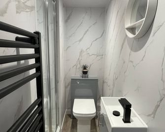 Inviting Urban Retreat - Almondsbury - Bathroom