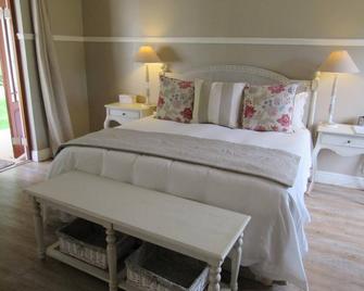 Happy Lands Farmstay - Addo - Bedroom