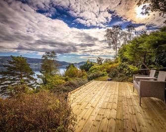 Villa Arboretet - Seaside villa with private pool & infrared sauna in the heart of Arboretet, Bergen - Bergen - Balcony