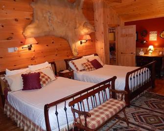 Kiwassa Lake Bed & Breakfast and Cabins - Saranac Lake - Schlafzimmer