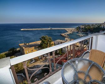 Astro Hotel - Agios Kirykos - Balcon