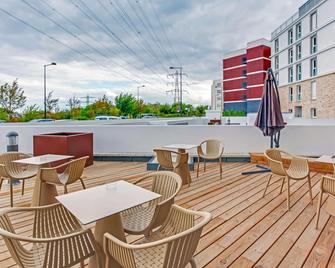 All Suites Appart Hôtel Massy Palaiseau - Palaiseau - Balcon