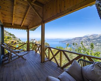 Yediburunlar Lighthouse Boutique Hotel and Restaurant - Ölüdeniz - Balcón
