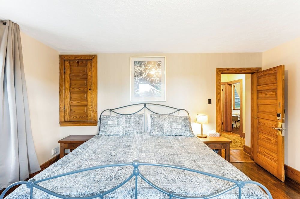 Charming & Spacious 5BR Home w/ SwimSpa in Little Current on Manitoulin Island - Little Current - חדר שינה