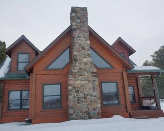 Little Resort on Big Lake - Grantsburg - Edificio