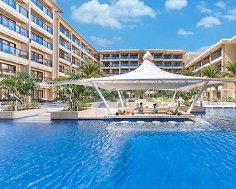 Henann Park Resort - Boracay - Pool