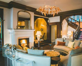 The Coed-Y-Mwstwr Hotel - Bridgend - Bar