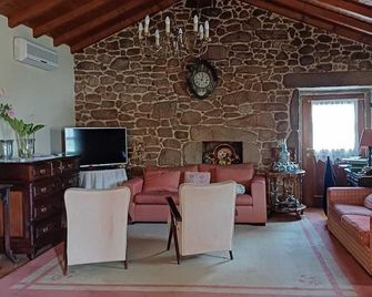 Outros Tempos Turismo De Aldeia - Armamar - Вітальня