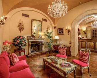 فنق كامبو فيوري بوتيك - روما - غرفة معيشة