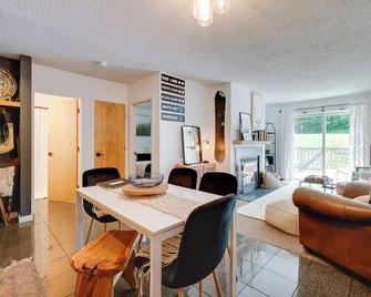 Ski-in/ski-out Magic Mountain Condo w/ Deck! - Londonderry - Jídelna