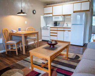 Affordable Corporate Suites Christiansburg - Christiansburg - Kitchen