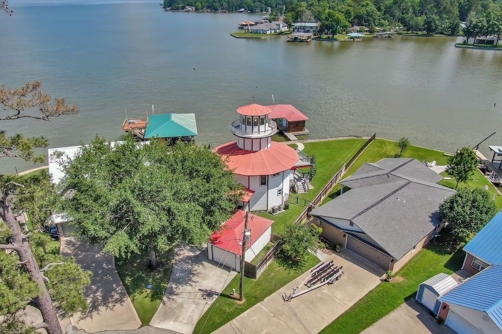 Waterfront One Of A Kind Lighthouse with Large Dock - Livingston - Vista del exterior