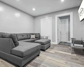 5BR Home-Walk to Niagara Falls & Aquarium - Cataratas del Niágara - Sala de estar