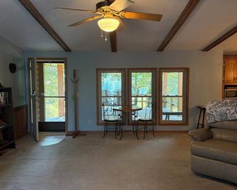Charming farmhouse with AC in Shawnee National Forest- 3 bedrooms - Golconda - Sala de estar