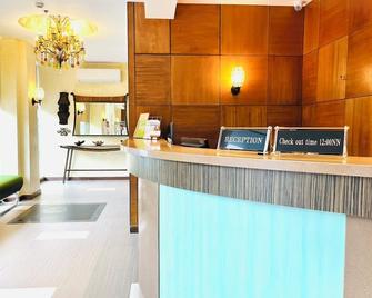 Pearl Lane Hotel - Manila - Front desk