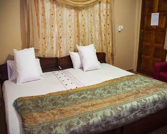 Skyways Hotel - Botianaw - Camera da letto