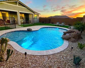 Private Pool! Avondale - Modern Mtn View Oasis - Tolleson - Pool