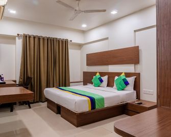 Treebo Blossom - Viman Nagar - Pune