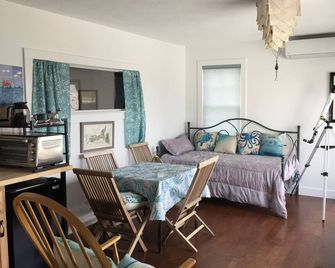 Unique cottage on Cape Cod Bay - Plymouth
