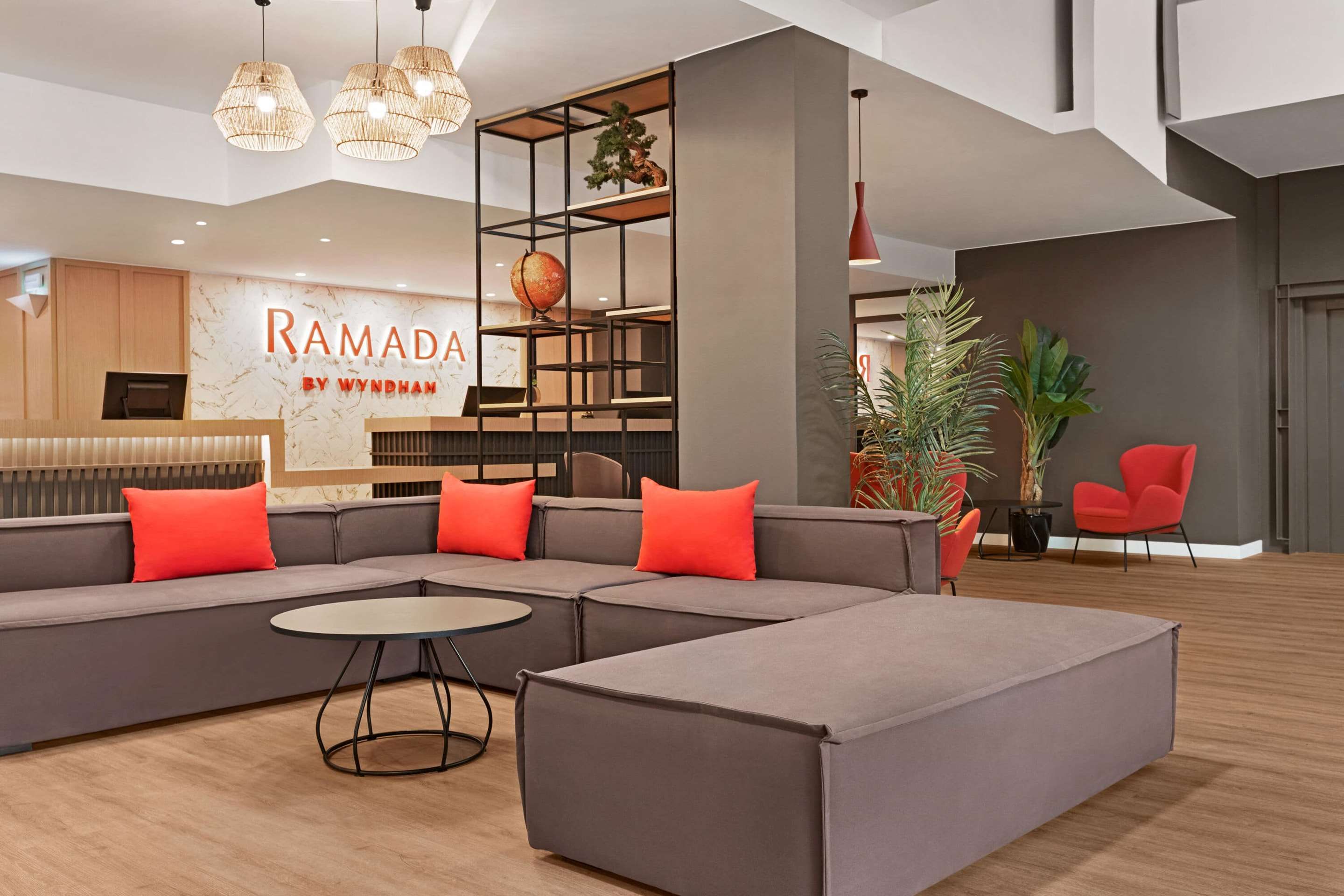 Ramada by Wyndham Valencia Almussafes - Almussafes - Lounge