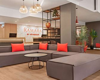 Ramada by Wyndham Valencia Almussafes - Almussafes - Lounge