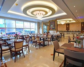 Nejoum Al Emarat - Šarja - Ravintola