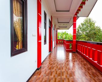 Backpacker's Homestay Jlegong by OYO Rooms - Wonosobo - Hallway