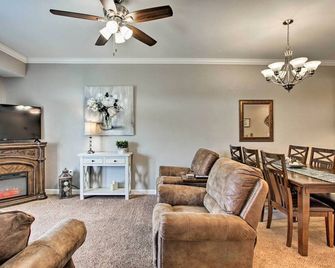 Sevierville Resort Retreat about 2 Mi to Pigeon Forge! - Sevierville - Oturma odası