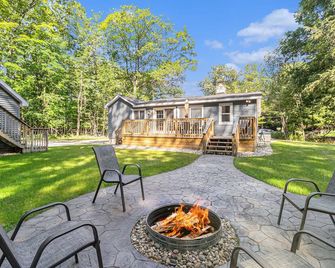 Remodeled Home Near Lake MI, Fire Pit - Manistee - Patio