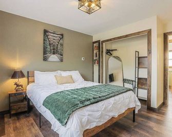 Refined 6br Moose & Bear Lodge By Sweetheart Stays - Livingston - Bedroom
