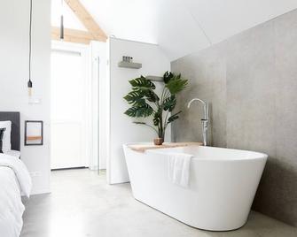 Romantic wellness holiday home near the Veluwe - Voorthuizen - Badkamer