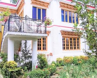 Galaxy Guest House - Hundar - Building