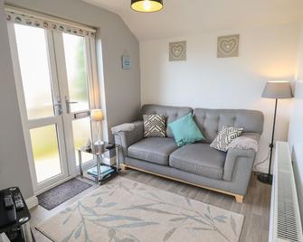 Field View - Grimsby - Living room