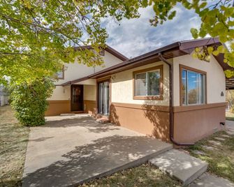 Laramie Vacation Rental 3 Mi to Downtown! - Laramie - Building