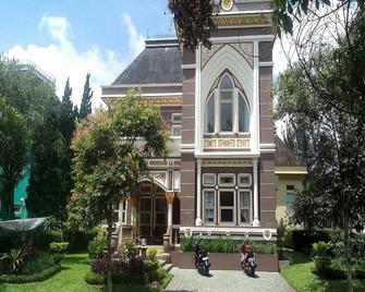 Villa Kota Bunga Azalea - Puncak - Gebäude