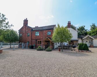 Bellamour End Cottage - Rugeley - Building