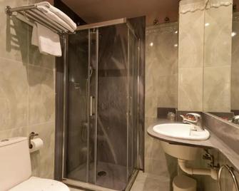Hotel Vetusta - Oviedo - Bathroom