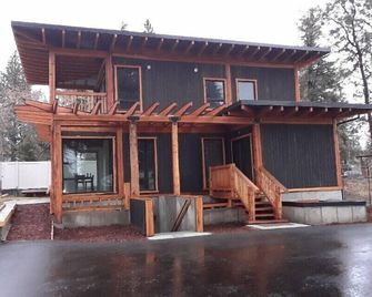 Gorgeous Custom Post & Beam Carriage House with Pool and Swim Spa - Penticton - Edificio