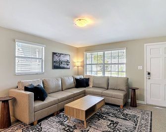 Sunny San Miguel. Walkable. 3 bedrooms - Tampa - Sala