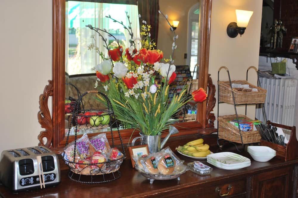 The Inn On Third - St. Petersburg - Buffet